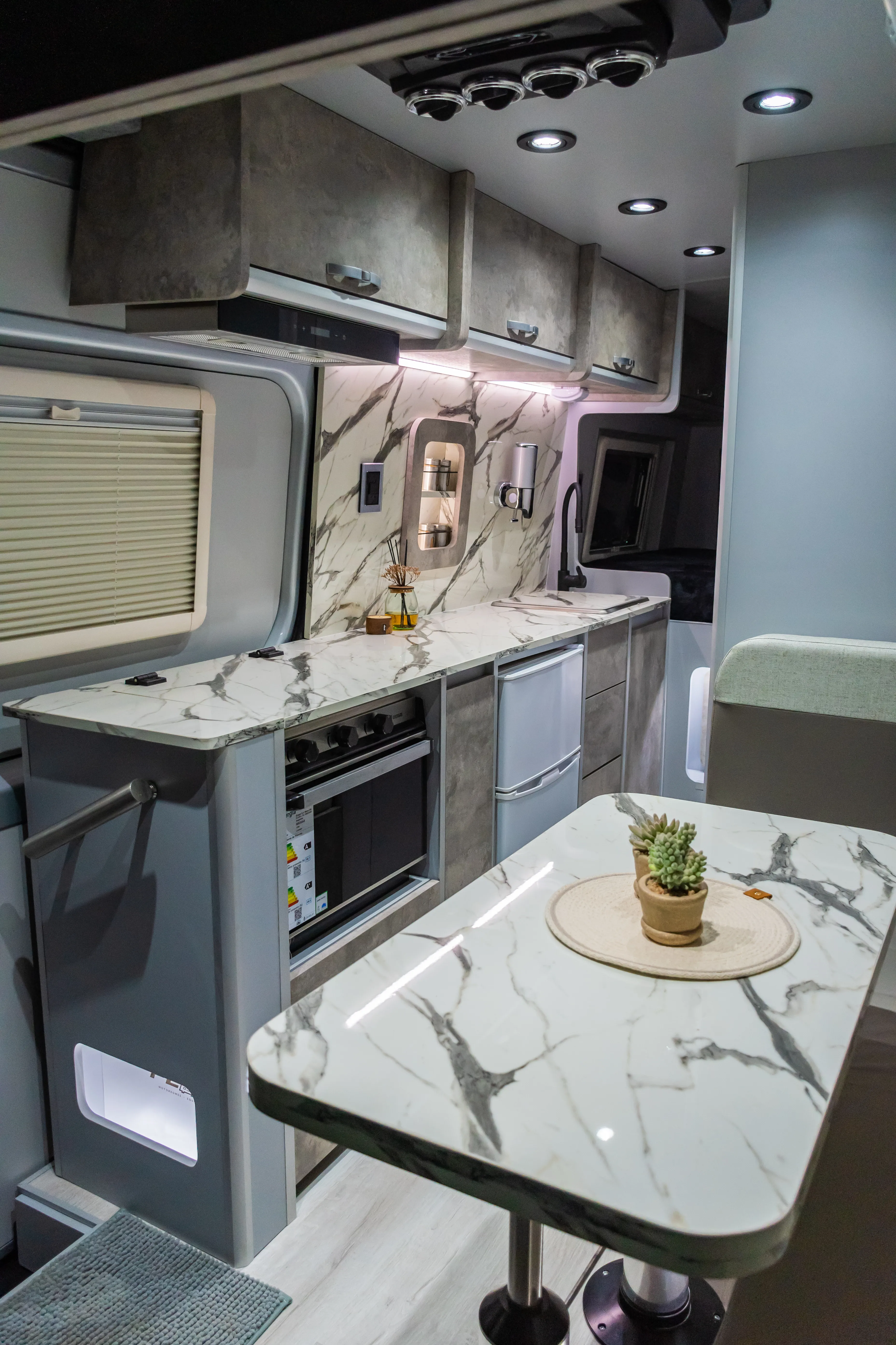 Exterior del Motorhome con Toldo